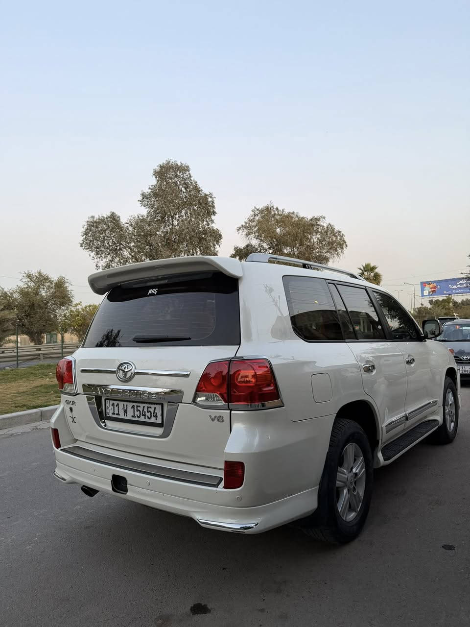 السلام عليكم
لاندكروز ساز للبيع
موديل 2014
ماشيه 120الف حقيقي 
بيها قطعتين باب الصدر وجاملغ 
السياره جديده ونظيفه
السعر 36ونص 
للاستفسار ***********
