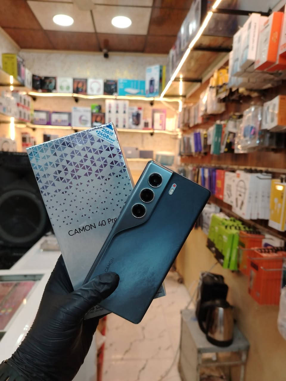 TECNO CAMON 40 PRO 5G
 
مع كارتون وكامل ملحقات
سعر 240 ألف فقط 😍
جهاز شاشه قوس ضد الكسر وضد الماء يدعم الذكاء الاصطناعي اخر اصدار 
ذاكره 256 
رام 12
بطاريه 5000
شحن سريع 44 واط 
شاشه سوبر اموليد 
بصمه بلشاشه 
معالج جدا قوي 
ببجي 90 فريم بقية الألعاب 120 فريم
كامرات 108 MP جدا جميله عدسه واسعه 
جهاز كامل متكامل جدا رهيب
الوان شاشه جدا جميله 
شاشه 144HZ سريعه جدا
بصوت ستريو دبل سماعه 
نضافه 100%100
مامفتوح على وضعيت الشركة 
يدعم جميع خدمات الجهاز 
واتساب *********** 
العنوان موصل حي الانتصار شارع 30
قرب جامع عباد الرحمن
