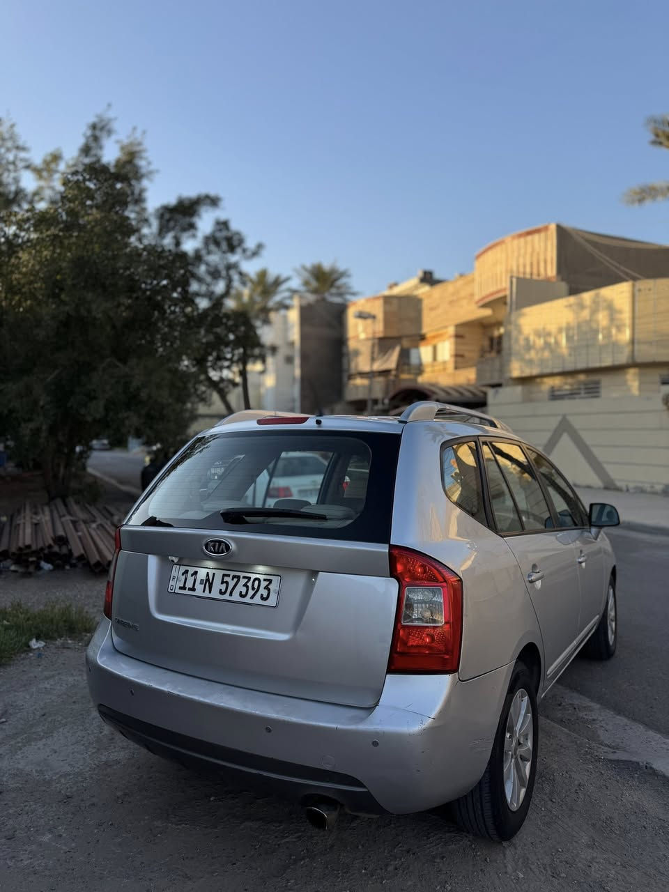 السلام عليكم كيا كارنز 2012شركة العامة السيارة جديدة بيها جاملغ الخلفي لأيسر فقط السيارة جاهزة من كلشي 7راكب قطعتين تبريد فتحة  زنون مكينة كير جدد تخم تاير صدر امامي خلفي  جديد بسمي رقم جديد السعر 123 بيها مجال  مكان بغداد لاستفسار ***********
