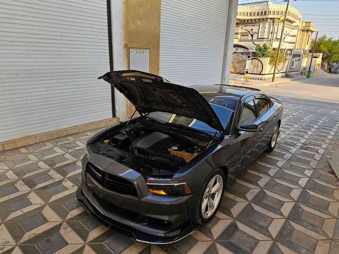 السلام عليكم شباب 
*جارجر ٢٠١٤  هيمي 5700 فول عدا الفتحه 
*شباب السياره نضيفه وجديدة حيل 
*ويل كروم 
*حدادة ١٠٠٪؜ توني نافضها من الدعاميه للدعاميه 
مكينة جديدة توني شاد بالجيس عليها شلعه تشلع التبليط ثاني تبديلة دهن الها 
شباب سيارة اكفلك مكينه كير حدادة كهربائيات وضربه قويه 
*كشنات تدفئة
*شاشه srt 
السيارة بيها صبغ اربع قطع بدون معجون اثر جراد والتقرير موجود عندي 
*حادث السيارة جاملغ  السايق  
السيارة حلوة وناصبة وما تصرف عليها ربع دينار 
مكان السيارة البصرة الجبيلة 
موجود اتصال او واتس فقط 
السعر ١٣٨ وبيها مجال قليل للشراي 
***********
