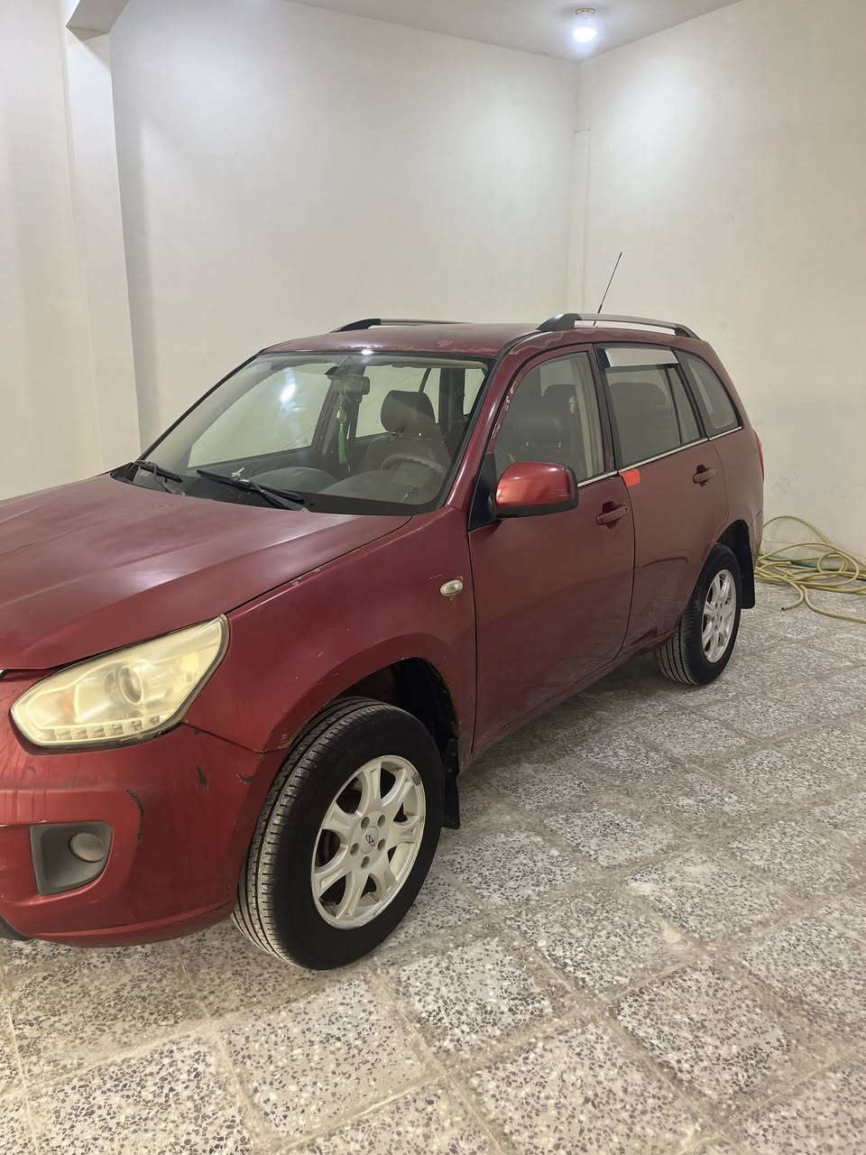 سلام عليكم 
شيري تيكو 2014 بصرة 
مكينة 2000 كير ميكانيكي 
المكينة تشتغل بيها اويل بم ضعيف 
كلوبة يشتغل ويطفى الكير جديد قبل شهرين شادة مكفول حدادية زينة تايرات نضاف كهربائيات كلها شغالة الكشر مكفول من العيب الشرعي بيها صبغات خياسات 
سنوية منتهية 2024 السيارة باسم شركه مسددة وعندي كتاب رفع الحجز وعندي رقم المعتمد وكيل الشركة الي يبصم للتحويل موجود الولد بس الضابط الي ساحبها من الشركه راح مني رقمة من اهل البصره هوة ابيع هيج واقع حال والي يدورة يلكى لان ضابط بس اني مشغول ما فارغ الها داكها بلمرور ما عليها اشارة حجز ولا شي 
السعر(30)وبيها مجال حم الجيه بس مكان السيارة ميسان العمارة رقمي 
***********
الي مو شراي رجاء لا يكسر سعر ولا يسوي نفسة خبرة اي تعليق سلبي مردود ع صاحبه
