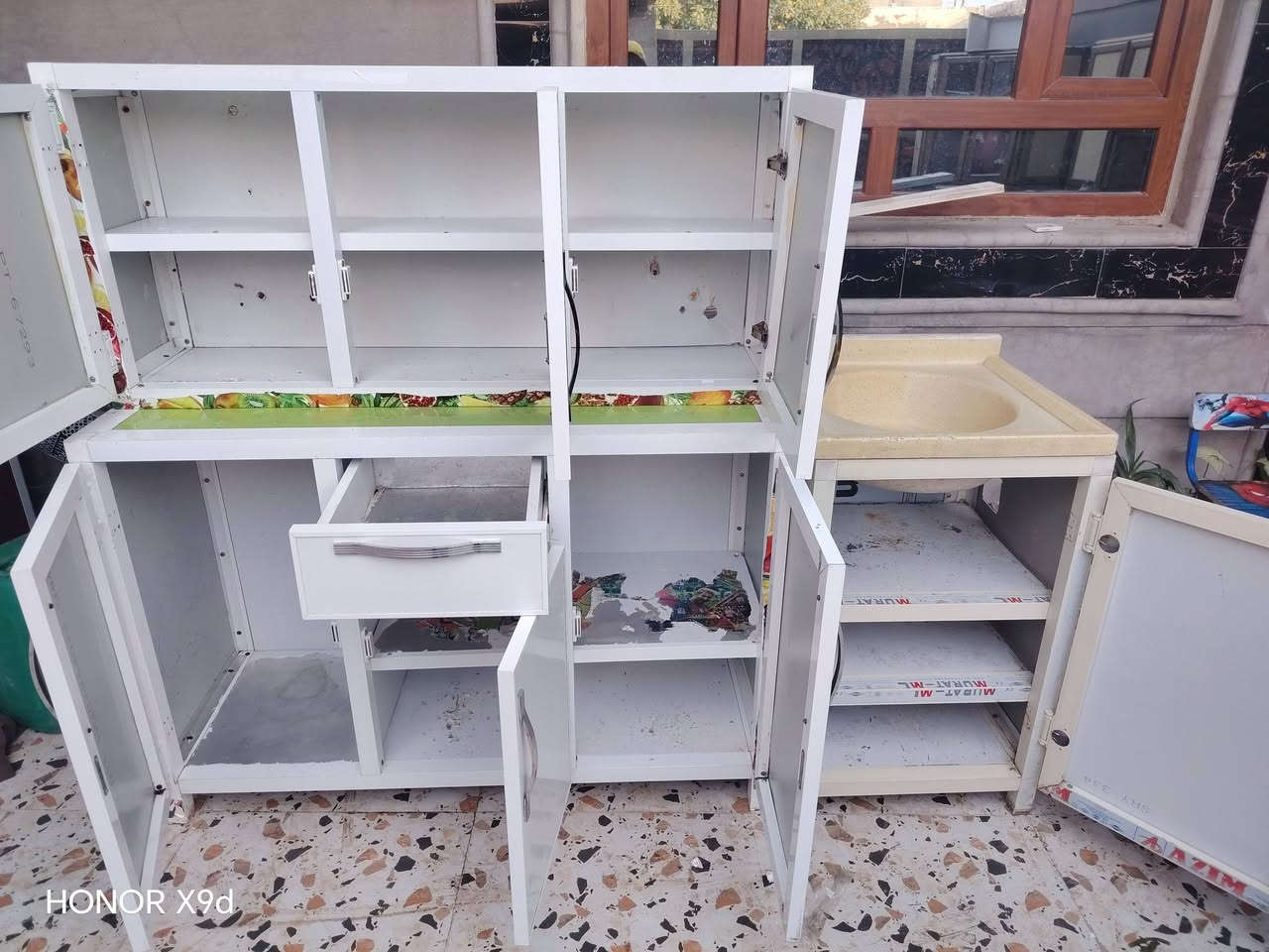 كاونتر 3 قطع متر ونص والسنك نص متر السعر 140 وبي مجال ***********
