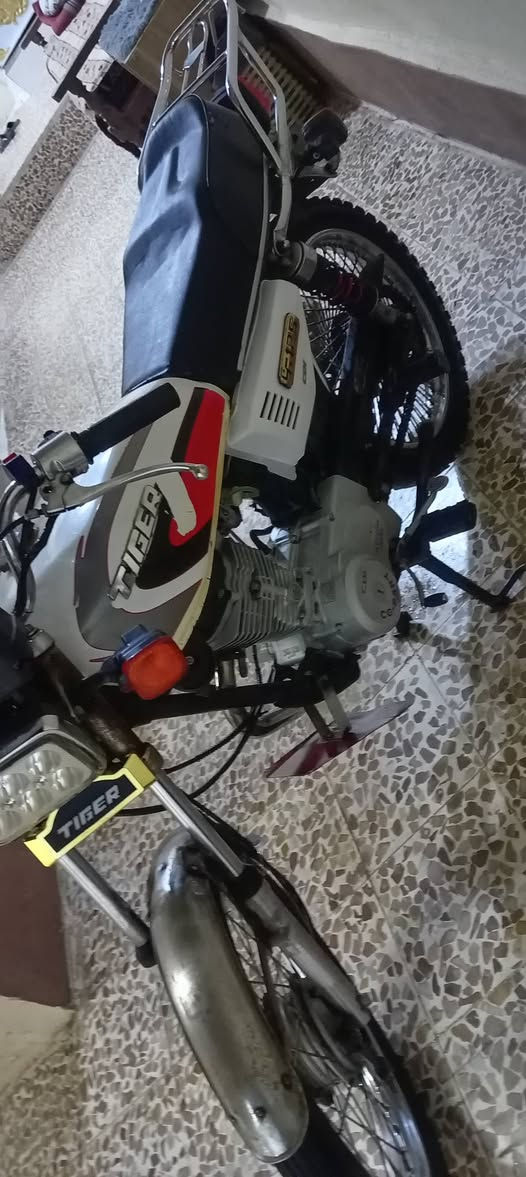 سلام عليكم دراجه مفتوح شرط لاصرف ولاه بخار كهربائيه كله شغاله   محرك اخرسً دبل اشاير شغاله دبلات شغاله باتري  جديد الدراجه ع اخر حبايه اتصل***********سعر 350 وبي مجال غير متواجد على الفيس
