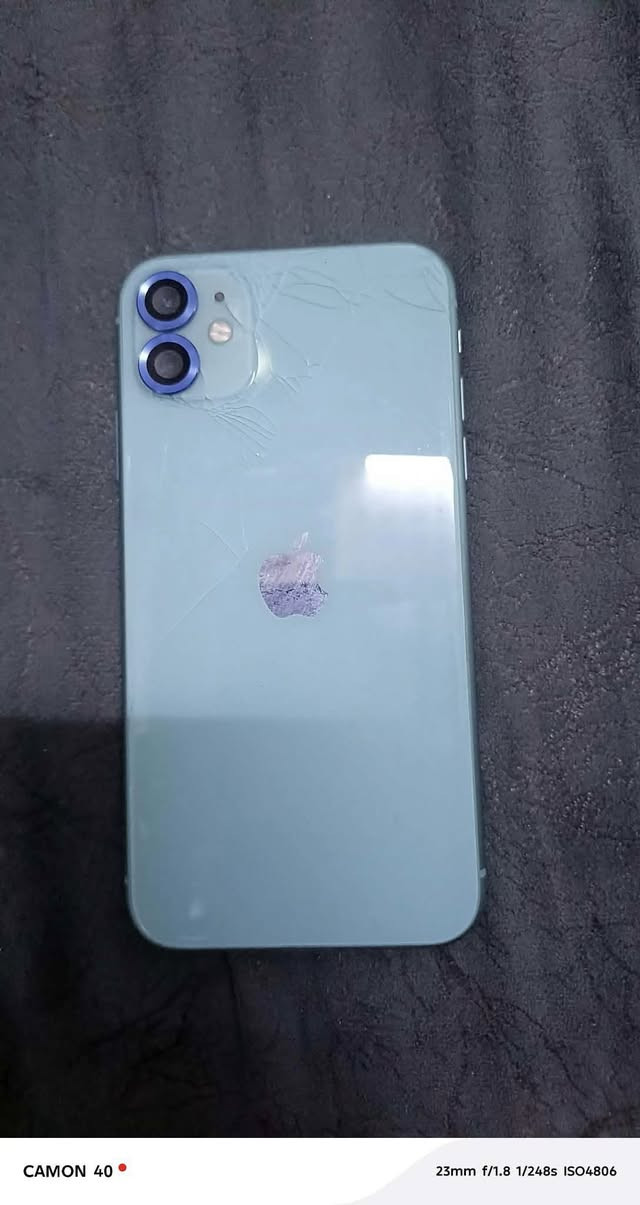 سلام عليكم
موبايل ايفون11عادي 
مكفول كفاله عامه 
ماعده (الظهر)
1ـ بطاريه72الله شاهد بطاريه فول وومتصرف يعني صارلي 3اشهر جانت73
نظافه 100/100
مكاني نجف ***********
