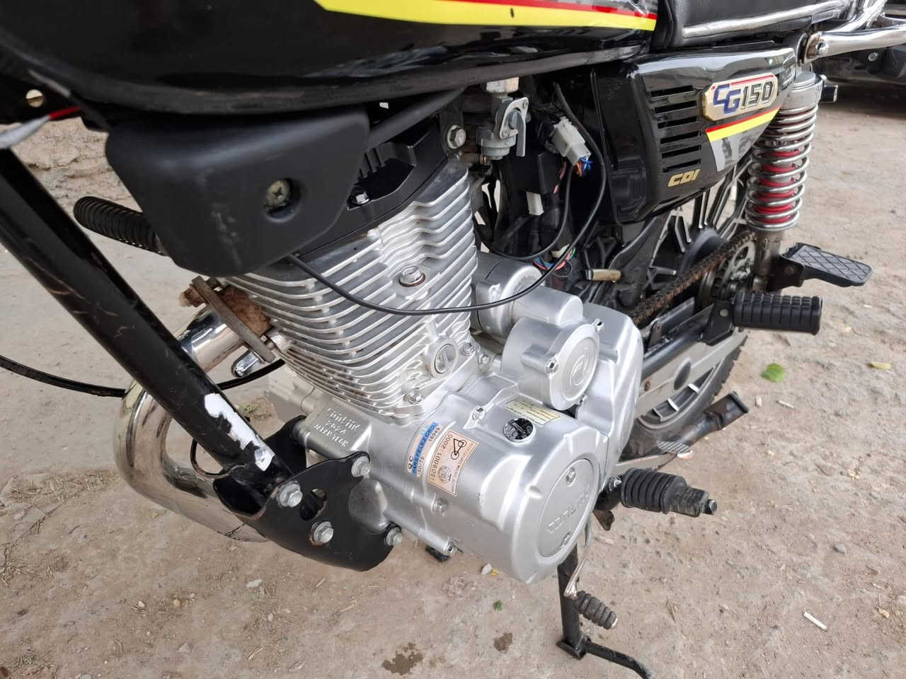 السلام عليكم دراجه ٥ كير موديل ٢٤ بيها ٦٥٠وبيبها مجال مكاني جميله   ***********
