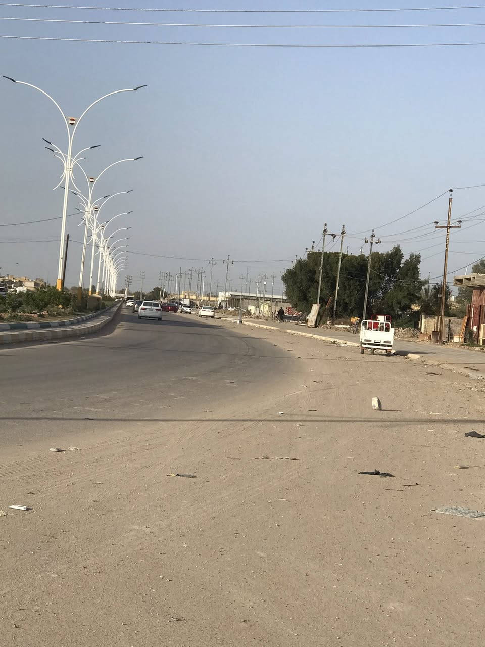 السلام عليكم قطعه مساحتها ١١٠ ركن عله شارع رئسي مربع
العنوان الحولي قرب حسينيت حامي شمال بل شارع الرئسي مال البزل الشارع الي يطلع عل ملعب الجديد الرئسي 
*********** بي وتساب
