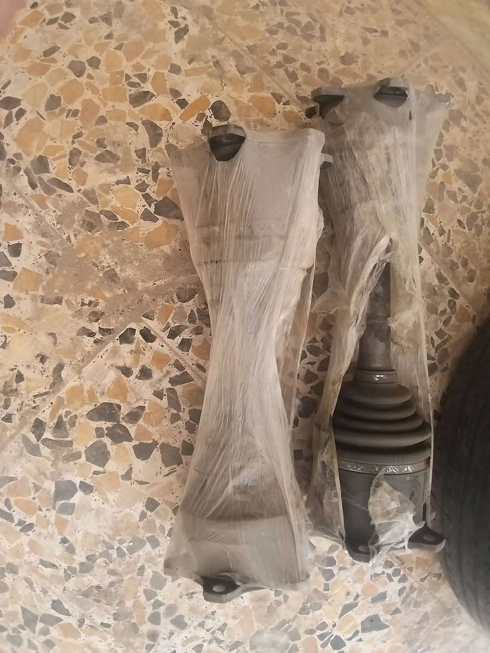 سلام عليكم غراض بطه حاويه للبيع طابوكه ٢٥٠٠ ضفيره مكينه ثلاجه مع الايسي ادرايمات خلفيه كمبريسر السعر خاص الاستفسار ***********

