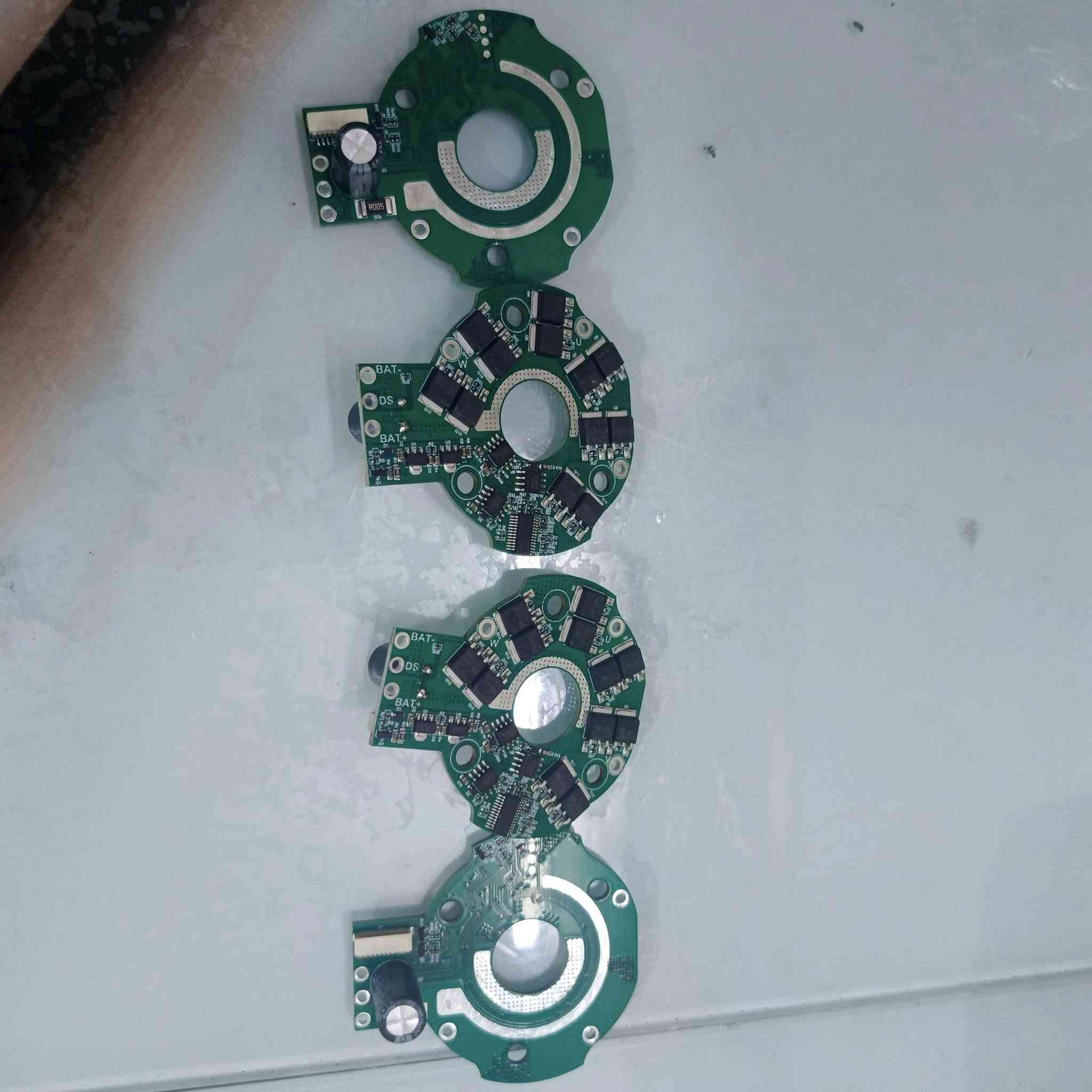 السلام عليكم 
للطلب و الاستفسار 
وات ساب 
***********
كركوك حي الحرية
توصيل لكل المحافظات
٥٠٠٠ الاف
