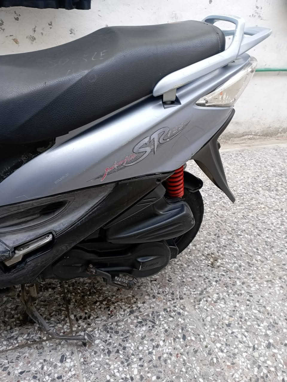 سلام عليكم.     دراجه كامكو جيفور
للببع دراجه مكفوله شرطط محركك اخرسس نعومه فولل.  
  
    شلعه ومعدلل تخبللل    ما صارلها هواي من نازله من رمبه 
 سعرر 600 وبيها مجال حك جيه مو شرايي اطلع كبلل ‏‪***********‬
 اتصل وتدلل 💙
