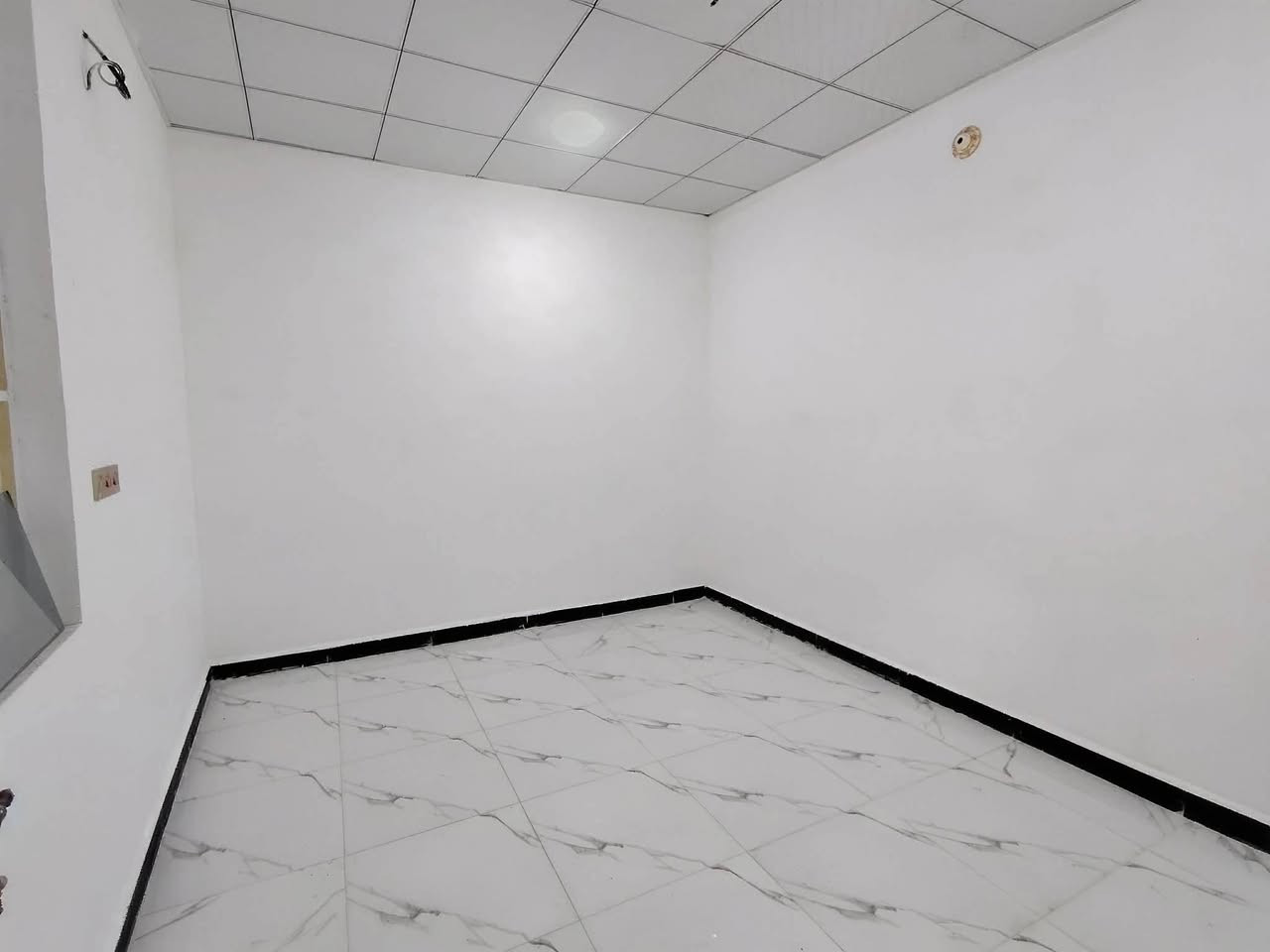 بيت🏠21مليون وبيه مجال 🤑
*********** بيت 🏘 21مليون وبيه مجال 🤑

بيت مساحه 50م #طابو_زراعي سند 25

#قريب_شارع_لحولي 

(عنوان لمكتب ) 
(  عمود 317 شارع الصب مقابل ملحق قريه الغدير                                

بيت جاهز مفتاح 🔑 
أساس وسقف صب مركزي 

منطقه كامله السكن #شوارع_تبليط 

غرفه + صاله + مطبخ معزول + صحيات 

#مدارس // ماء//. كهرباء//. تبليط  /. خط مولد ذهبي 

وتساب
***********

ملاحظه// توجد لدينا كل المساحات من دور او قطع
