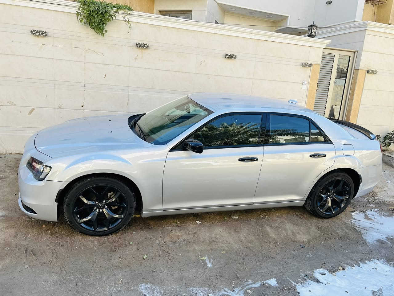 كرايسلر C300 تورنك
موديل 2022 
المسافة المقطوعة 28000ml
السيارة  في حالة الوكالة حادث خلفي 
خفيف جدا تبديل قبق الجنطة فقط
مرقم حره باسمي مكان السيارة مركز الناصرية ***********
السعر 288$
