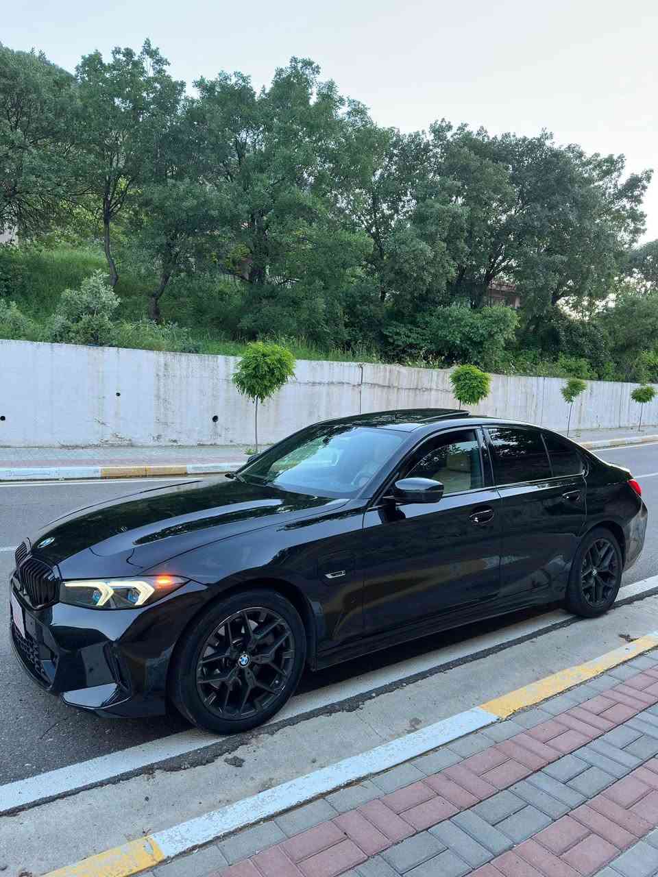 سعر فقط 240$

بي ام دبليو BMW 330e 
موديل 2023 
العداد / ماشية 30الف فقط
فول مواصفات
 حجم محرك 4 سلندر توين توربو
هايبريد
تشغيل عن بعد
 فتحه سلايد روف
مري شفط مع اشاير بالمري
 مرايه جانبيه والوسط نوع Auto Dim
لون اسود
داغل بيجي
 4 ابواب بصمه
ماوس للتحكم
 كشنات اماميه كهرباء هيتر
كاميرا خلفي
 حساسات خلفي و امامي 360 درجة
كشنات جلد
 لايتات عدسة زينون
بك لايت ليد
 داخل 12 لون
حساس مطر اتوماتيك
 رادار مرايا امامي و خلفي
تبريد قطعتين
 مرايا كهربائية
هاند بريك كهربائي Auto hold
 لايت عدسه متحرك مع الستيرن
رادار امامي وخلفي وجانبي ومانع اصطدام توقف ذاتي ، نظام القيادة الذاتية ACC، نظام منع الخروج عن المسار LKA
 نظام النقطة العمياء BSA
Electrec نظام
ECO pro نظام
Sport نظام
sport xtrabost نظام

الضرر ثلاث قطع و نص صبغ  ايرباك ستيرن فقط مرجع 
شركة بشرط الفحص    

مكان السياره -دهوك
***********

