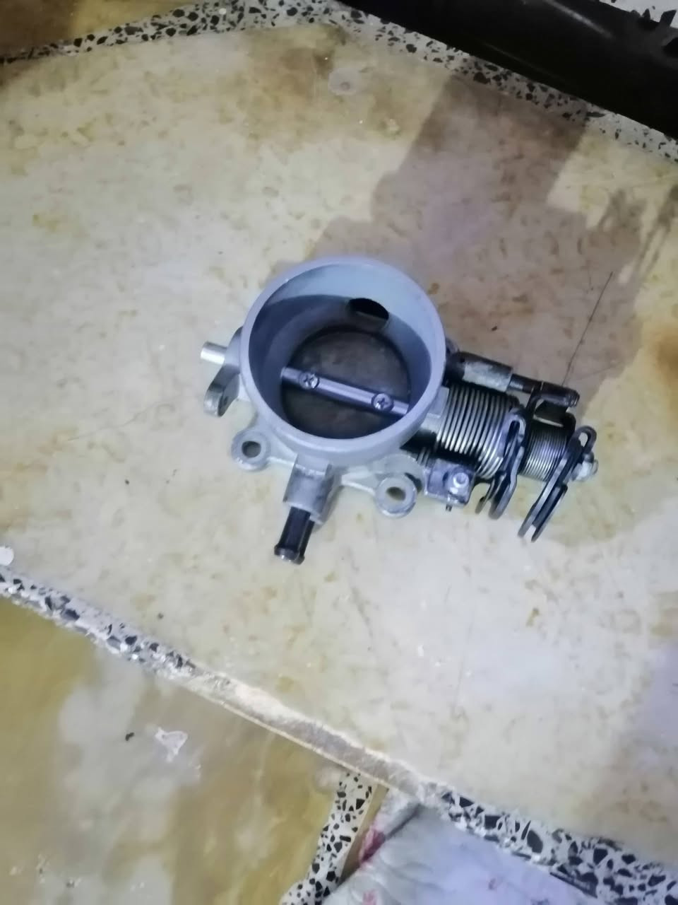 غراض سبكترا للبيع مكاني كربلاء ***********.. إخوان بس الي بالصور عدي.. 🌹
١_ركبه ستيرن كامله من الصليب للدركه اصليه. 
٢_جويتر حاويه اصلي.
٣_كفرات ستيرن.
٤_فايبره ستيرن كامله.
٥_بور ستيرن بي صوت نهايه الستيرن.
٦_ماطور ماسحات نضيف.
٧_هورن طاط جديد.
