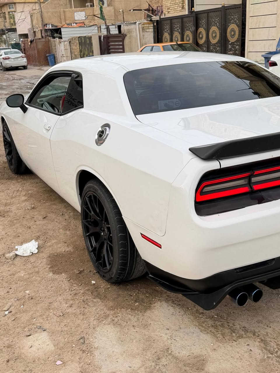 السلام عليكم
للبيع جالنجر 2013 
سياره داخله كلين 
بيها جاملغ السكن مبدل وبنيد محدث 
وربع جاملغ خلفي بارد 
سياره جاهزه 
كير مكينه شرط هاون 
كهربائيات بلاديه 
تخم تاير جديد 
داخل نضيف جدا بلادي 
محدث بجم وبك لايتات شكل الجديد 
رقم اربيل بطانيه سنويه ساقطه 
عندي وكاله عامه اني احول 
عليها غرامه 800الف ينزل من السعر 
سعرها 115 
العنوان بغداد البياع 
***********
