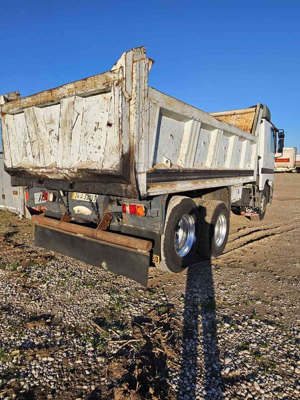 اكتروز قلاب موديل٢٠٠٠ سحال كير عادي تخم تايه وتبريد ره قه م وسه نه وي حسه كاز  سياره جاهزه تلفون *********** و ***********
