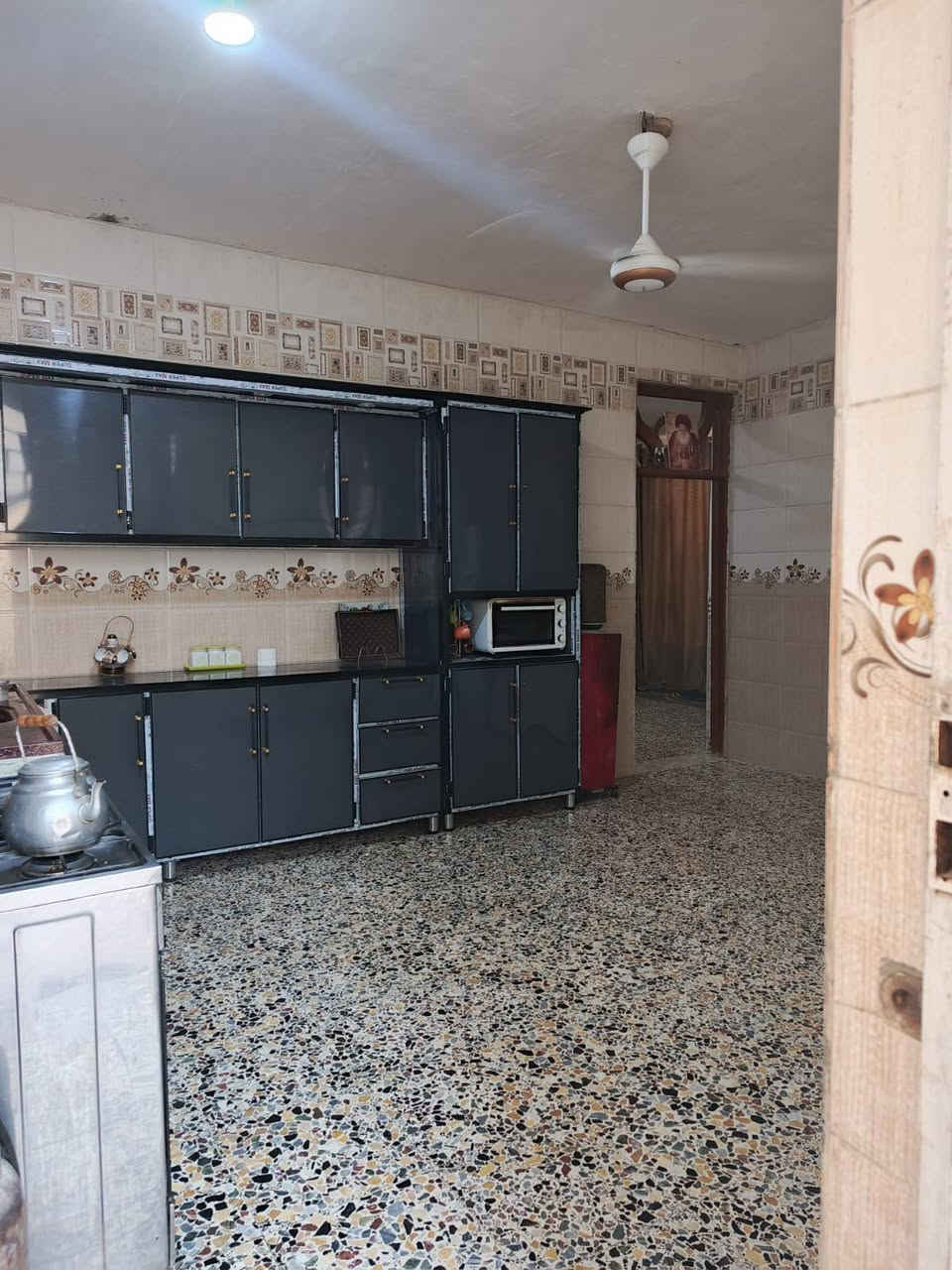 سلام عليكم بيت للبيع بحي الخضراء نزله ساحه البيع المباشر قريب الشارع العام مساحه 200 متر بيت جاهز  بناء طابوك  مرقم قسم بلديه   بيه استقبال و غرفتين و صاله و مطبخ و صحيات  *********** واتساب
‏‪***********‬‏
