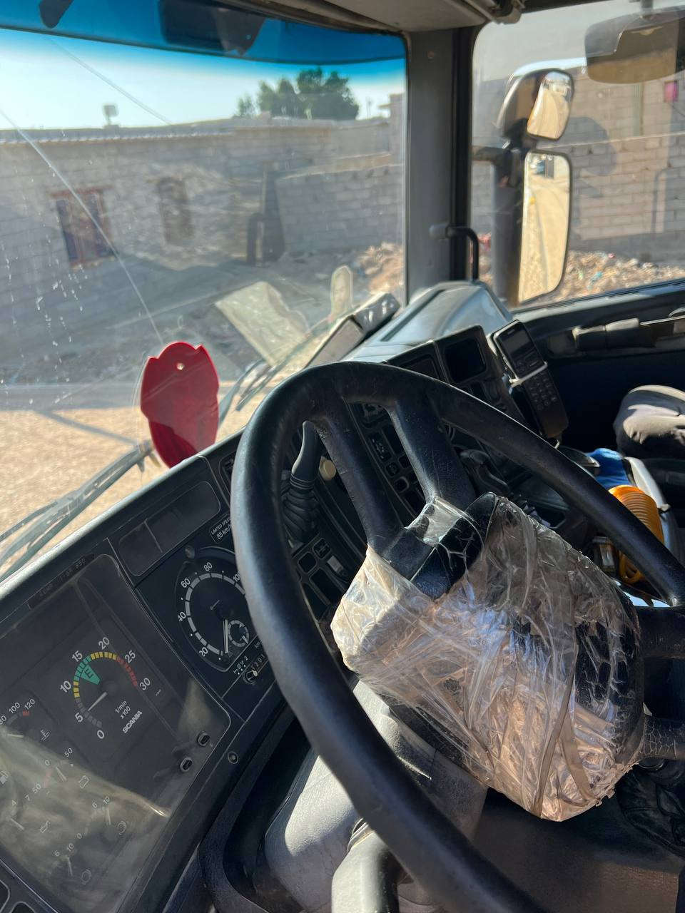 سلام عليكم سكانيه وعربانتهه رتفاع العربانه مترين وخمسه وثمانين بدون جهاز سعر 160وبيهه مجال ***********
