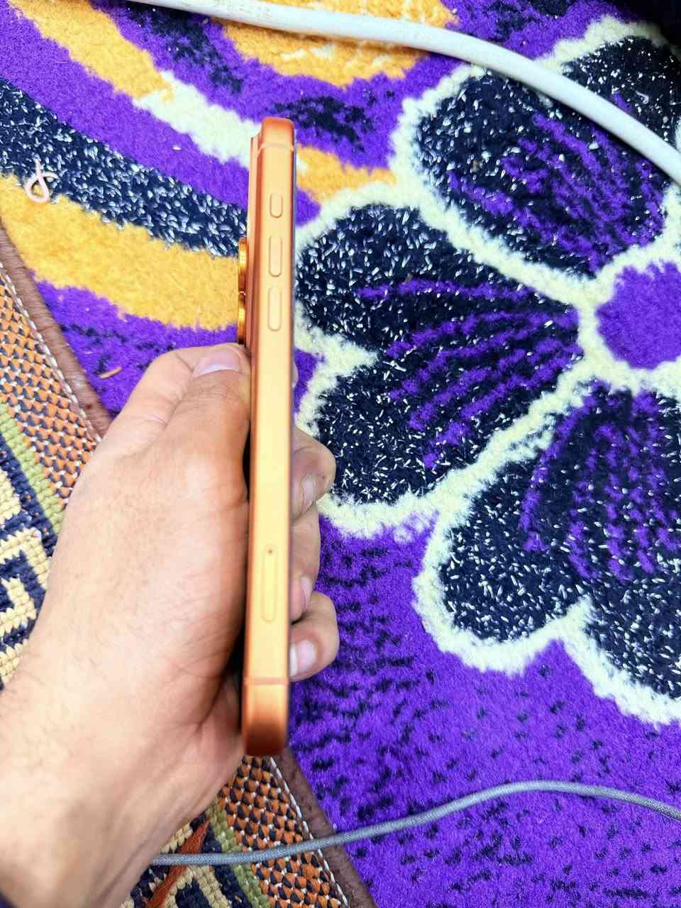 السلام عليكم 17 برو ماكس 256 شريحه بطاريه 100 جهاز جديد ونضيف كامل الملحقات استخدام شخصي 
مكاني بغداد المعامل 
***********
