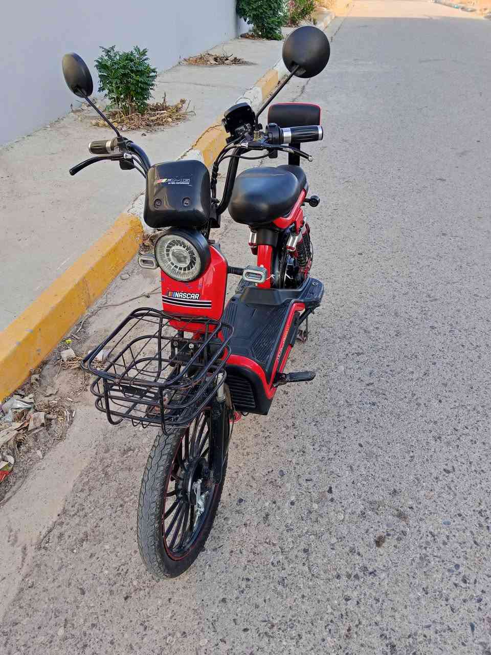 السلام عليكم ماطور شحن للبيع حجم 20 5بطاريات اكبار نضاف بلوتوث سرعه 99 هورن اشاير كلو شغال العنوان موصل جانب الايسر تواصل***********وبي واتساب
