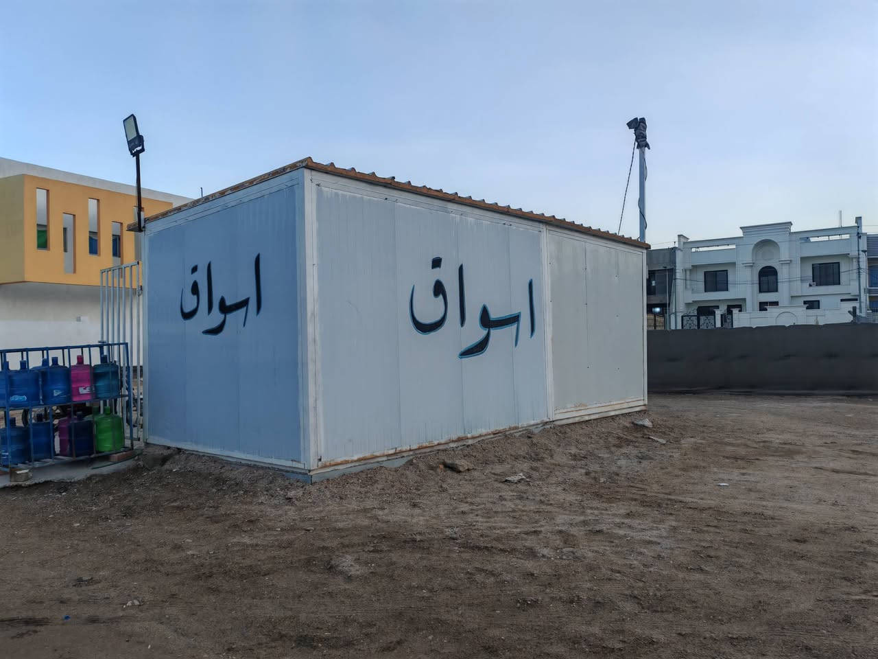 للبيع
كرفان 7×3 
السعر 5500 وبيه مجال 
للتواصل اتصال او واتساب ***********
