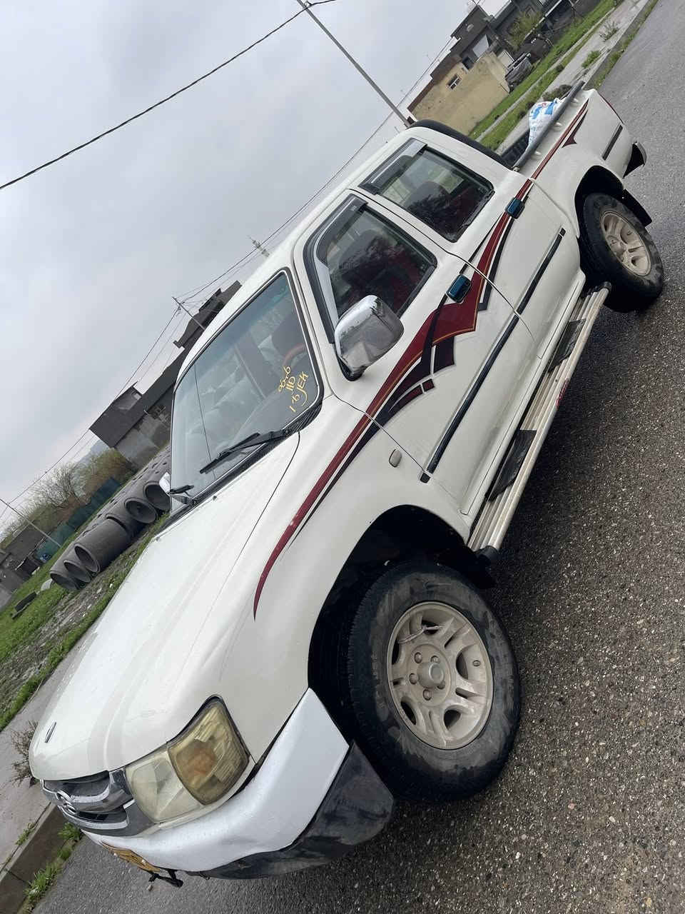 پیکاپ دێر 2007
بێ سبوغ بێ دەعم و لێدران زۆر خاوێنە
کارەبای مەزبوتە 
گێڕو مەکینەی مەزبوت یەک مەسرەفی نیە 
***********
