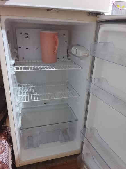 السلام عليكم ثلاجه للبيع مستخدمه سنه وحده كلش نضيفه السعر 200 هذا رقمي ***********
