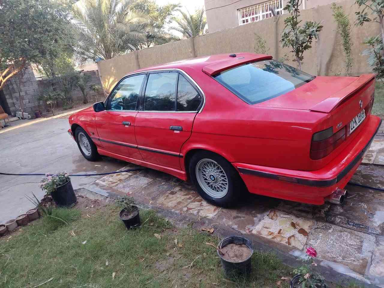 السلام عليكم
بي إم 525 أصل مديل 90 محدثه
كهربائيات كلشي شغال بيها مانقصه
شي حيل معتوب عليها 
سياره بسمي صار شهر من مداورها 
سعر74بيها مجال بسيط مكاني ديوانيه 
***********
***********
