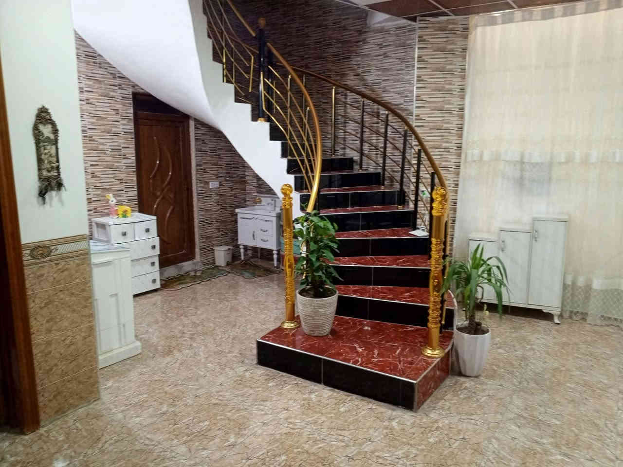 دار للبيع طابو زراعي بعقوبة باب الدرب خلف كافي الباشا 
المساحه 360 متر للستفار ***********
