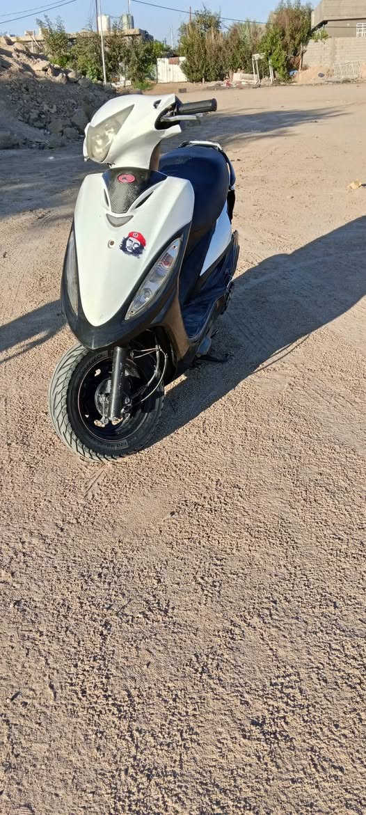 السلام عليكم
كامكو G4 للبع دراجه كامله وما ناقصها برغي 
سلف هندر نكره 
اشاير يمنه يسره
هورن عالي 
لايت عالي ناصي 
بنزات جدد
باتري جديد 
كفرات مختمه ختم واحد 
سعر مناسب 375 وبيها مجال 
مكان طريق كربلاء نجف
الدراجه فقط مجفته تجفيت اصلي 
***********
