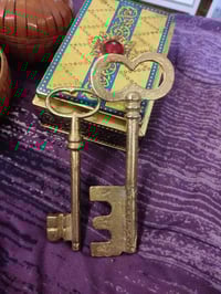 الكبير ١٠ • الصغير ٥ • ثقيل