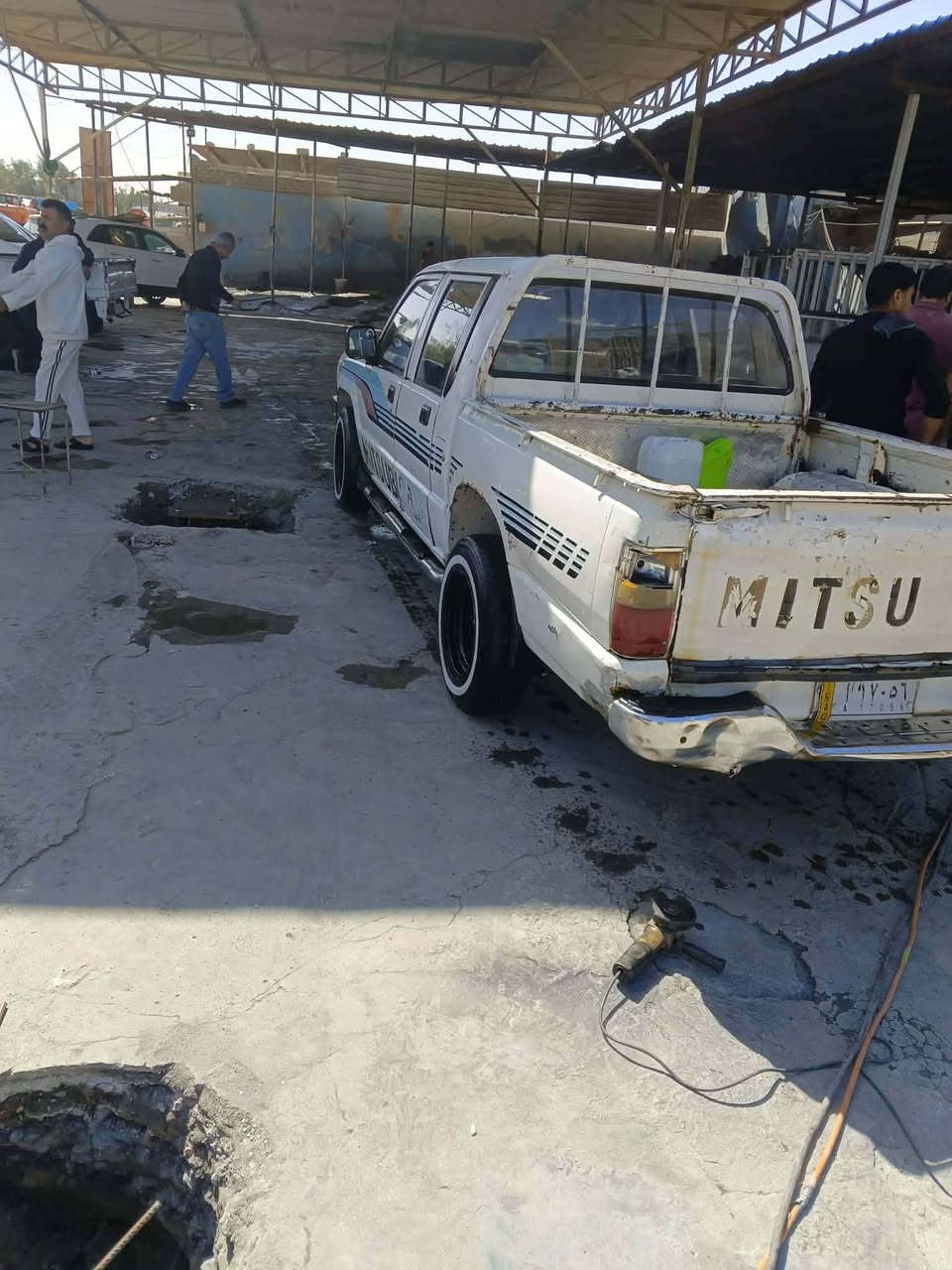 السلام عليكم شباب بيكم للبيع  رقم مثنى ألماني  سنويه لا 2027تحويل مباشر هيىه وغرامات مصفره كير اتماتيك ومكينه ونجي كهربايات كله شغال تخم تائر جديد حداديه بل جيس دواخل حلوه  مكان السيارة كربلاء السعر 26وبيه مجال للشراي اخواني اني مكلف بل نشر هاذه  ***********رقم صاحب السيارة أتصل  وتدلل
