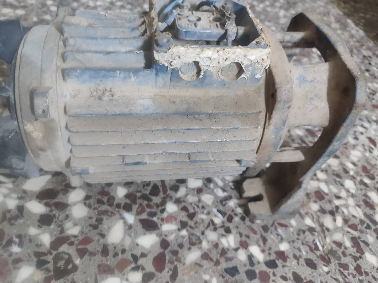 ماطور 2احصان 300 دوره
مكاني نجف كوفه 
***********
75 قفل
