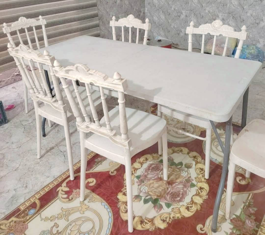 ميز طعام مع 6 كراسي ب75 قفل للاستفسار الاتصال على الرقم *********** في كربلاء
