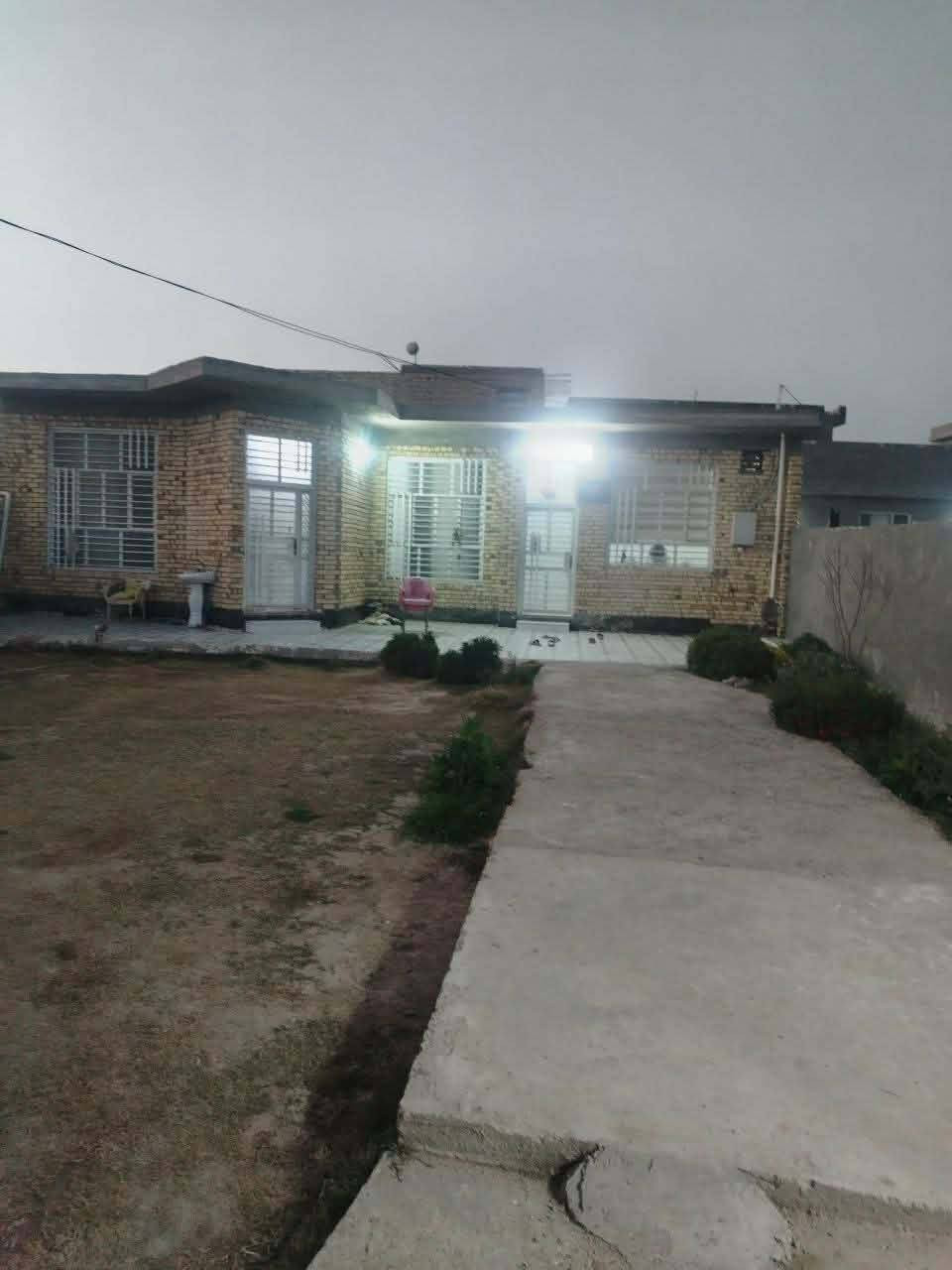 بيت طابو زراعي سند 25 ملحق حي الحوراء الزراعي مساحه 485م بناء حديث ويحتوي على 2 غرف النوم وصاله ومطبخ وهول واستقبال وصحيات داخل وخارج وخدمات كامله للاستفسار ***********
