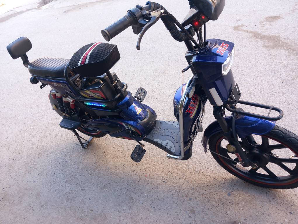 دراجه شحن للبيع جديدة سعرها ٣٠٠ وبي مجال شغاله كاملة فول مواصفات مكاني بعقوبة المفرق *********** بعقوبة, ديالى
