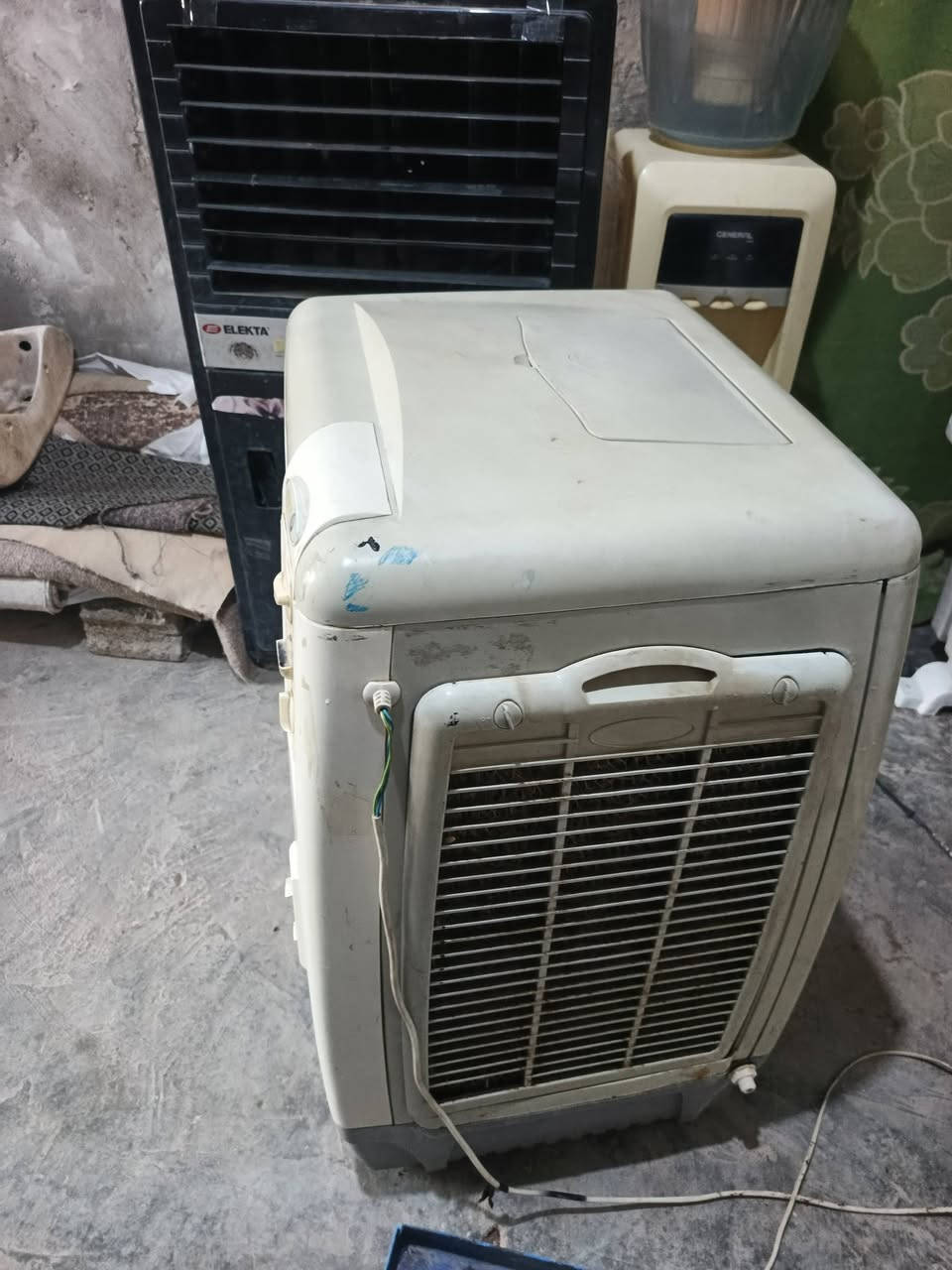 السلام عليكم مبرده شغاله للسرعه والعيب ما بيها السعر 60 ومجال بسيط***********

