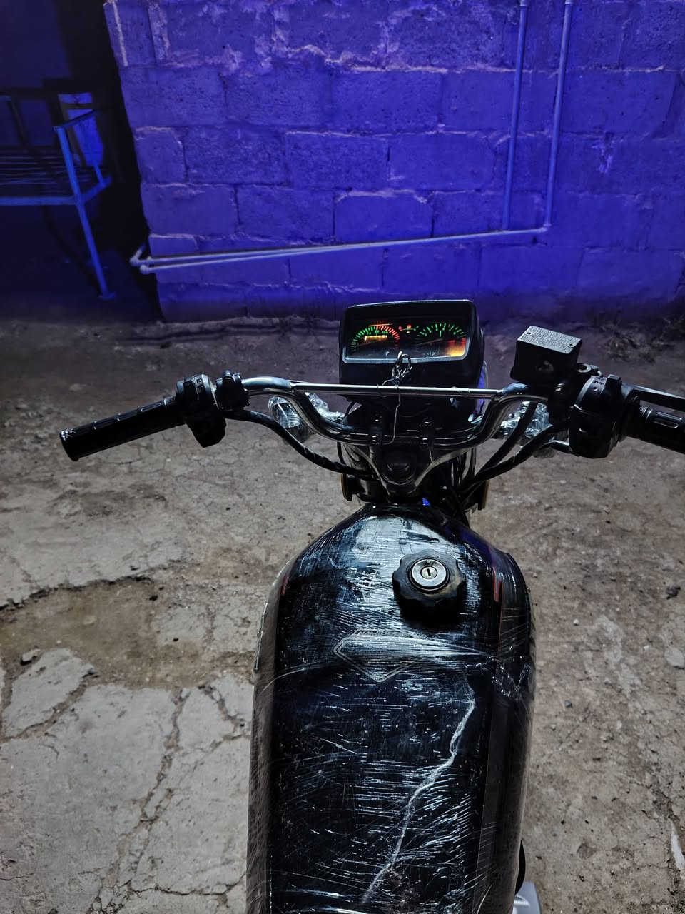 سلام عليكم
دراجه للبيع ✅

موديل (2021)

اوراقهه موجوده ✅

امحركهه ما مفتوح ✅

لا تنقيص ولا تبخير ✅

زوج تايرات  جدد ✅

دبلات وره جديدات ✅

الدراجه نواقصهه بس  كلوبات ما اشاير اربعه ب الف 🙂

مكان الدراجه  (ابوو غريب)

السعر  (500)وبيهه مجال

 اخون رحمه الوالديكم الي ما يعجبه السعر السوك كلشي بي 

ولحد يخابرني يكول ذبيهه ما بيهه الدراجه كامله محركهه فولل بس عوزهه كلوبات ما اشاير 

للتواصل (***********) بي واتساب
