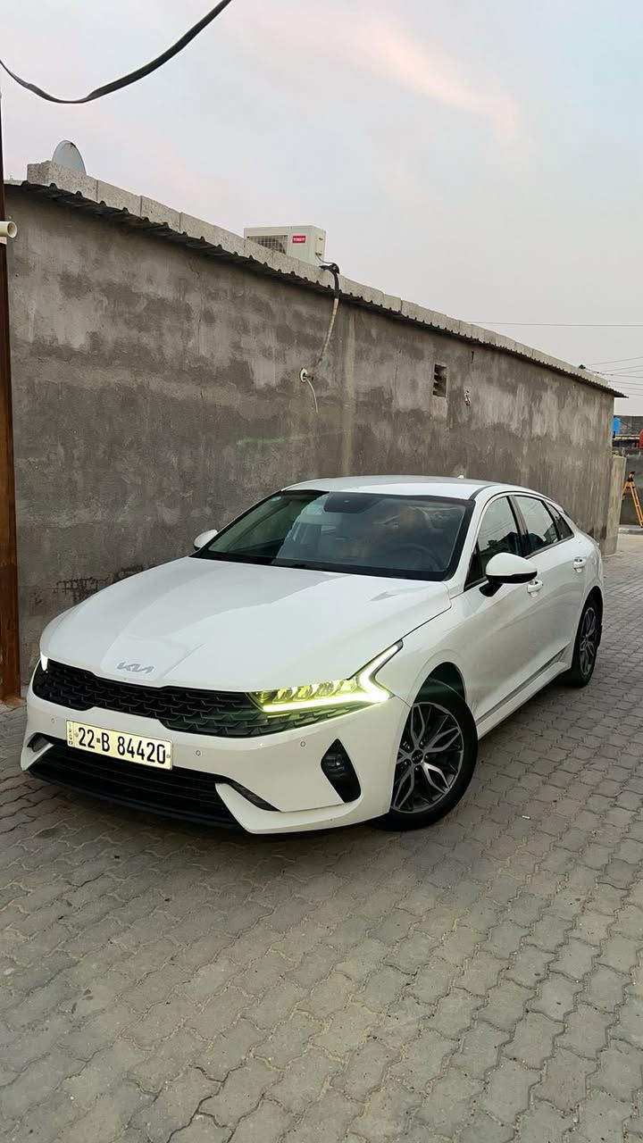 السلام عليكم K5 2023 فول  مواصفات ماعده فتحه السقف وارد خليجي مكفوله كفاله عامه 
البصره الزبير 
***********
