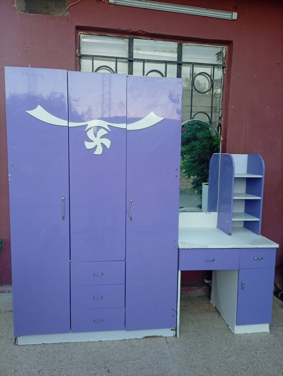 غرفه نوم بناتي سعر 150بي مجال
حي الملايين اولى يم جامع صواف ***********
