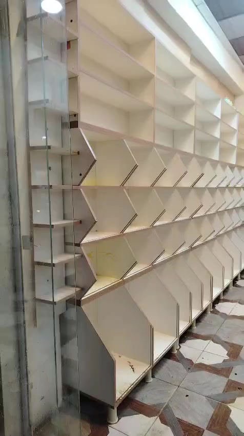 رفوف للبيع مال عطاريه وسواق 6قطع تفصال تركي درجه اولى القطعه الوحده عرضها 90
وارتفاع مترين ونص
الاتصال ع رقم ما متواجد عل فيس  ***********
