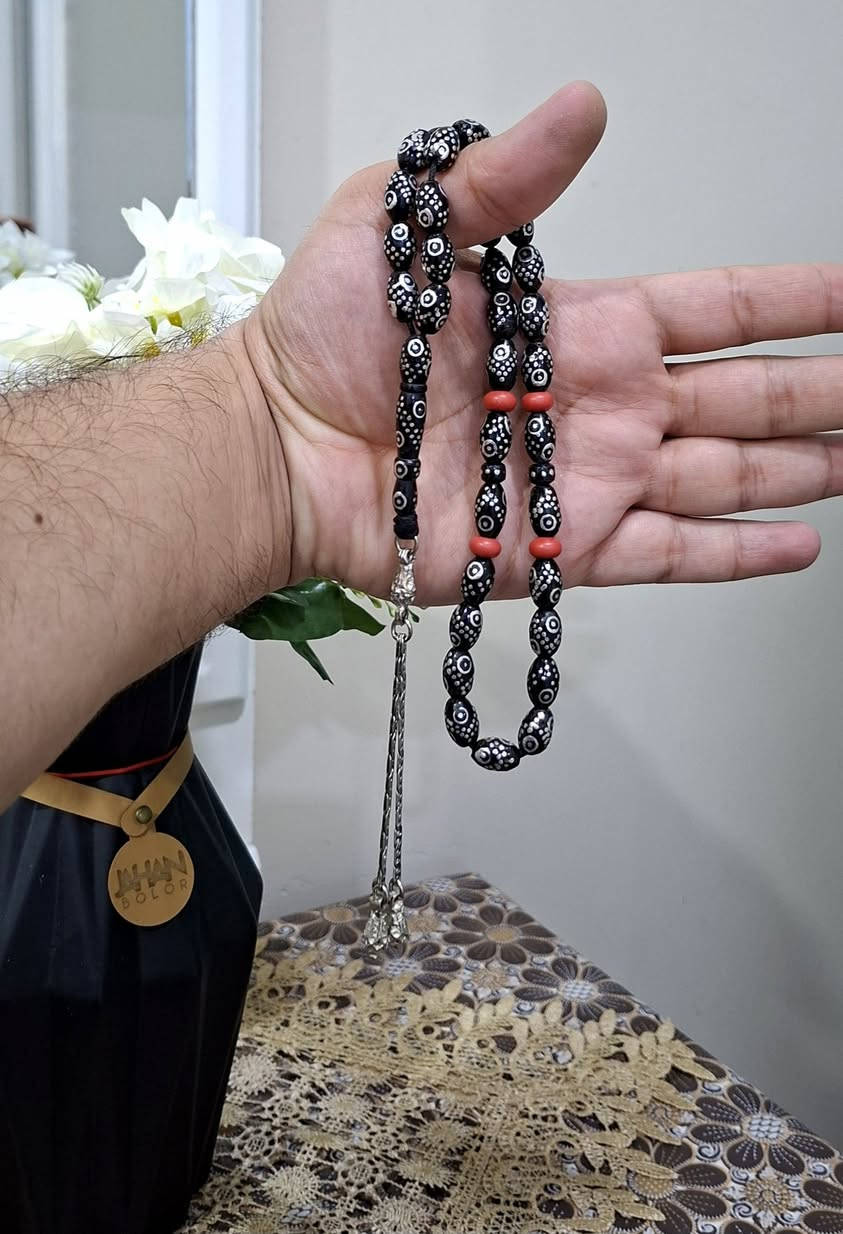 يا الله … 
يسر حجازي قديم انتيك… 
العدد ( 33 ) ثلث دك عين وزنجيل … 
(كفيه ناعمه ) وزن السبحه الوزن ( 32 ) غرام صافي…  بدون كركوشة… 

ملاحظة ابيع شرط يسر حجازي قديم خلاف الكلام ترجع… 

الشراي فقط يتواصل خاص ... 
ما راوس بيع فقط احبتي الغالين ...

 تواصل واتساب او على رقم ***********..
يوجد توصيل كافه محافظات العراق. 🚛...
