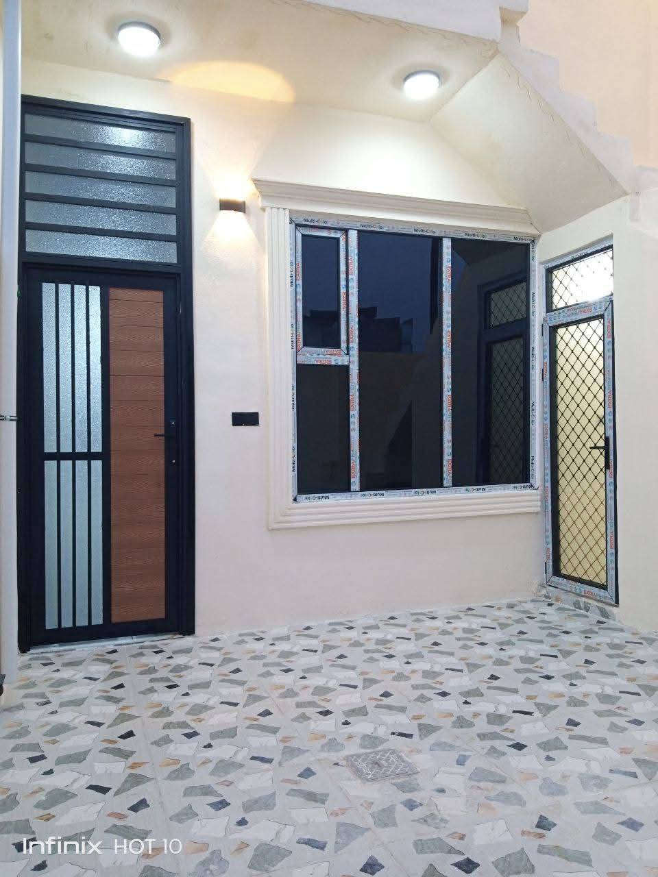 سلام عليكم بسعر مناسب للبيع بيتين كل بيت مساحه 100متر جديد صفر مامسكون فول سراميك نضام تبريد مركزي واجة فلين تركي ابواب تركي عنوان كركوك حي بدر قرب جسر المعارض السعر 39بي مجال للاستفسار الاتصال على  ***********
