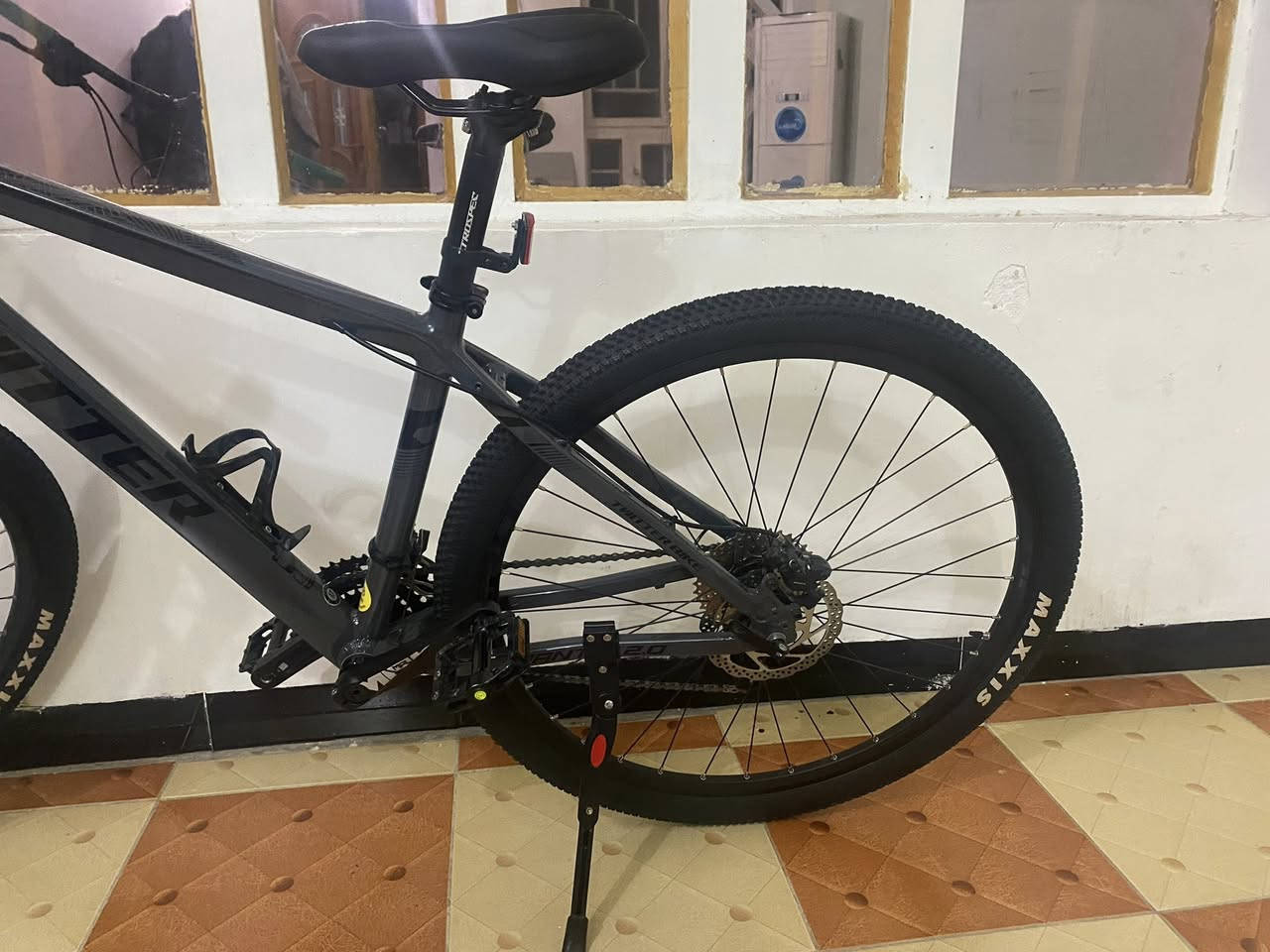 السلام عليكم بايسكل ماركة تويتر الفئه العالية حجم29/M  نظيف كلش مستخدم قليل للمرواس مع بايسكل ترحال او بيع السعر400وبي مجال مكاني ديالى خان بني سعد ***********
