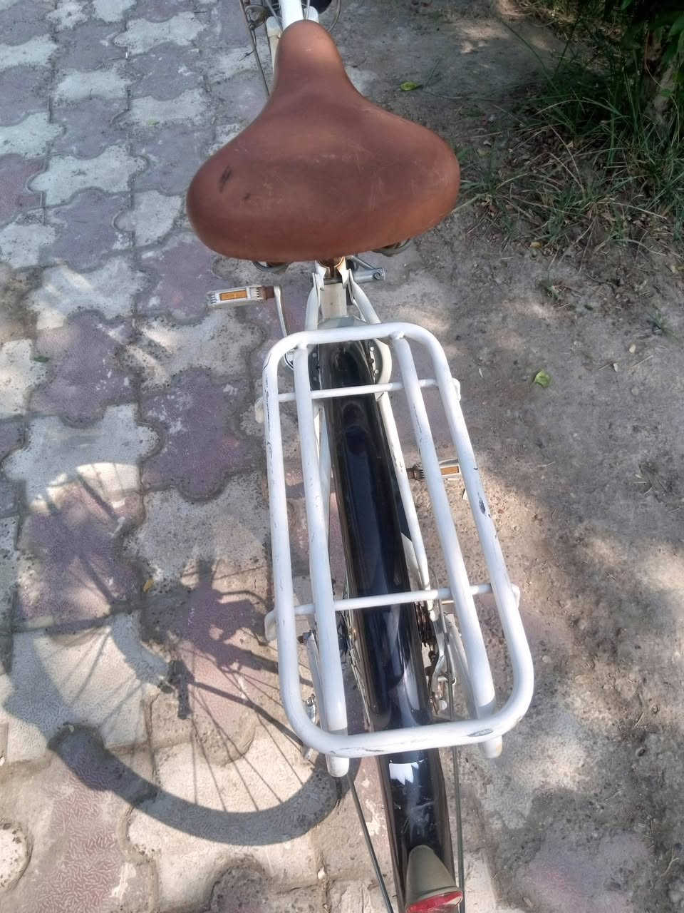 باسكل معروض للبيع حجم 27 كير و حساس جديد لايت أمامي زنون عالي أصلي سعره 110 الف راسلني خاص او واتساب ***********
