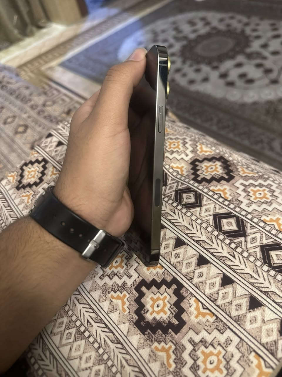 للبيع 13 برو ماكس ذاكره 256 بطاريه 73 كله على البلاد شرط هوه ماينطي سعره 550 وبي مجال قليل ***********
