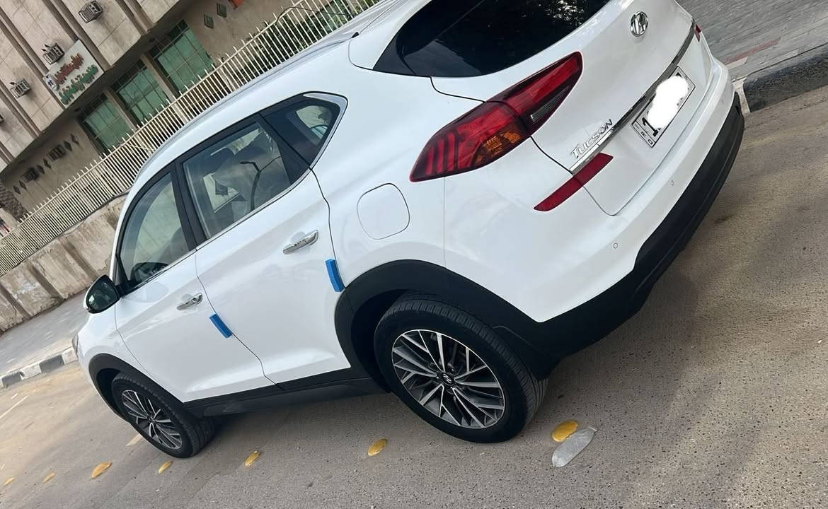 ‏سلام عليكم للبيع توسان خليجي موديل 2019 رقم بغداد الجديد دولي بأسمي هزه سنوية جديدة 2030
‏مكفوله من الصبغ التبديل وكير ومحرك وضع شركة. 
‏مواصفاتها 
‏ خمس عدسات  كشنات جلد كشن كهرباء شاحن وايرلس سايد بريك بالقدم تبريد قطعتين حساس أمامي حساس خلفي كاميرا مري شفط و إشاير بلمري مو درايف  منفذ وايرلس امامي وخلفي ثلاث أنظمة قيادة مثبت سرعة خمسة ويل كب كروم محرك 2000 دوش ترحيب ذاتي GPS خرائط الطريق لد أمامي نهاري تاير جديد وارضيه مغلفه جلد 
‏ماشية 65 الف حقيقي 
‏السعر 193 $$ وبيها مجال بسيط 
‏الاستفسار *********** 
‏مكان السيارة بابل حله 
‏الملاحظة أنا مكلف بالنشر فقط 

‏
