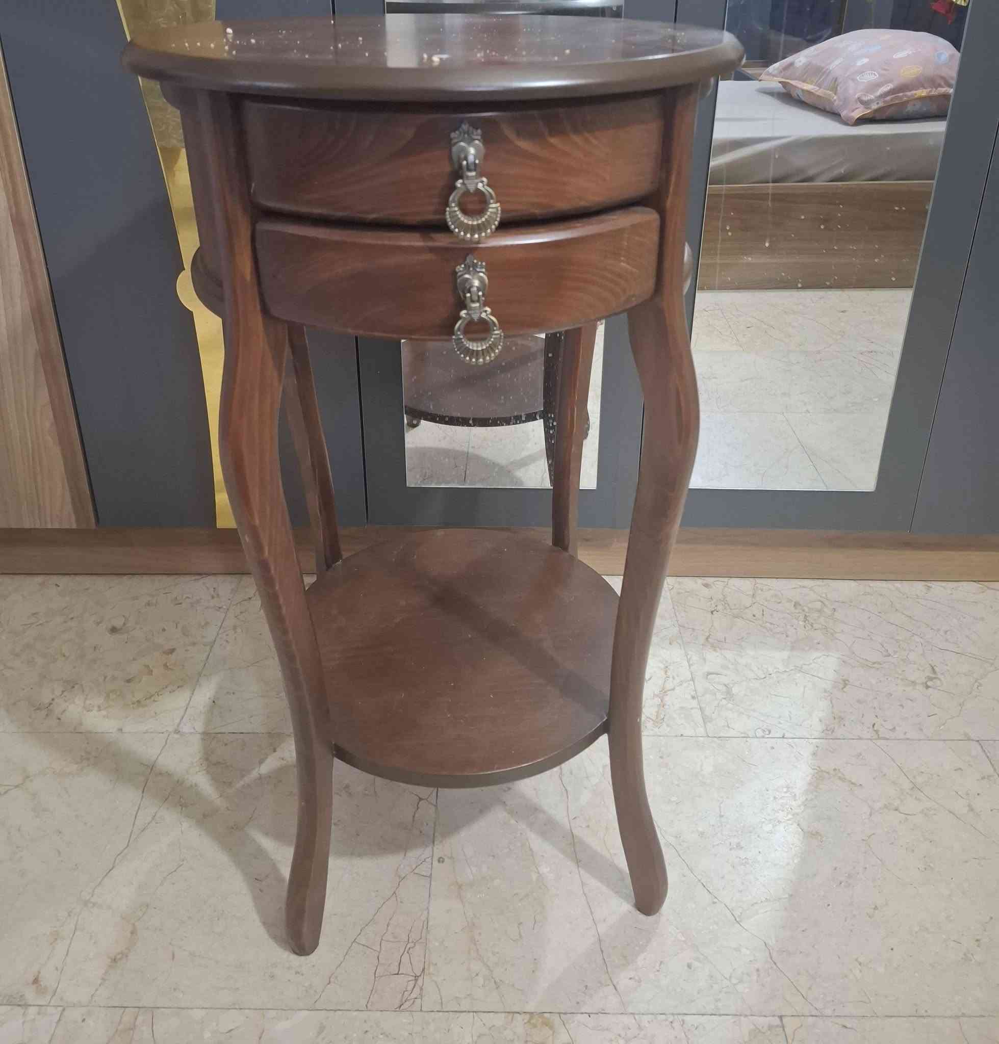 غرفه نوم شبابيه سعرها ٥٠٠ الف وبيهه مجال  اخت الجديده
الميز اتواليت بس السجه مال الجرار  فالته  بس الجرار موجوده 
كنتور صاج ٤ بيبان كل خانه ٤ طبقات سعر ٤٠٠ الف وبيه مجال
طباخ ايطالي  اخو الجديد شغال الفرن والعيون شغاله السعر ٤٠٠ الف  وبيهه مجال 
عجانه وقلايه هوائيه وعصاره مال فواكه  جديدات كلاثتهن   ٢٥٠ الف  
اي استفسار على هذه الرقم  
***********
