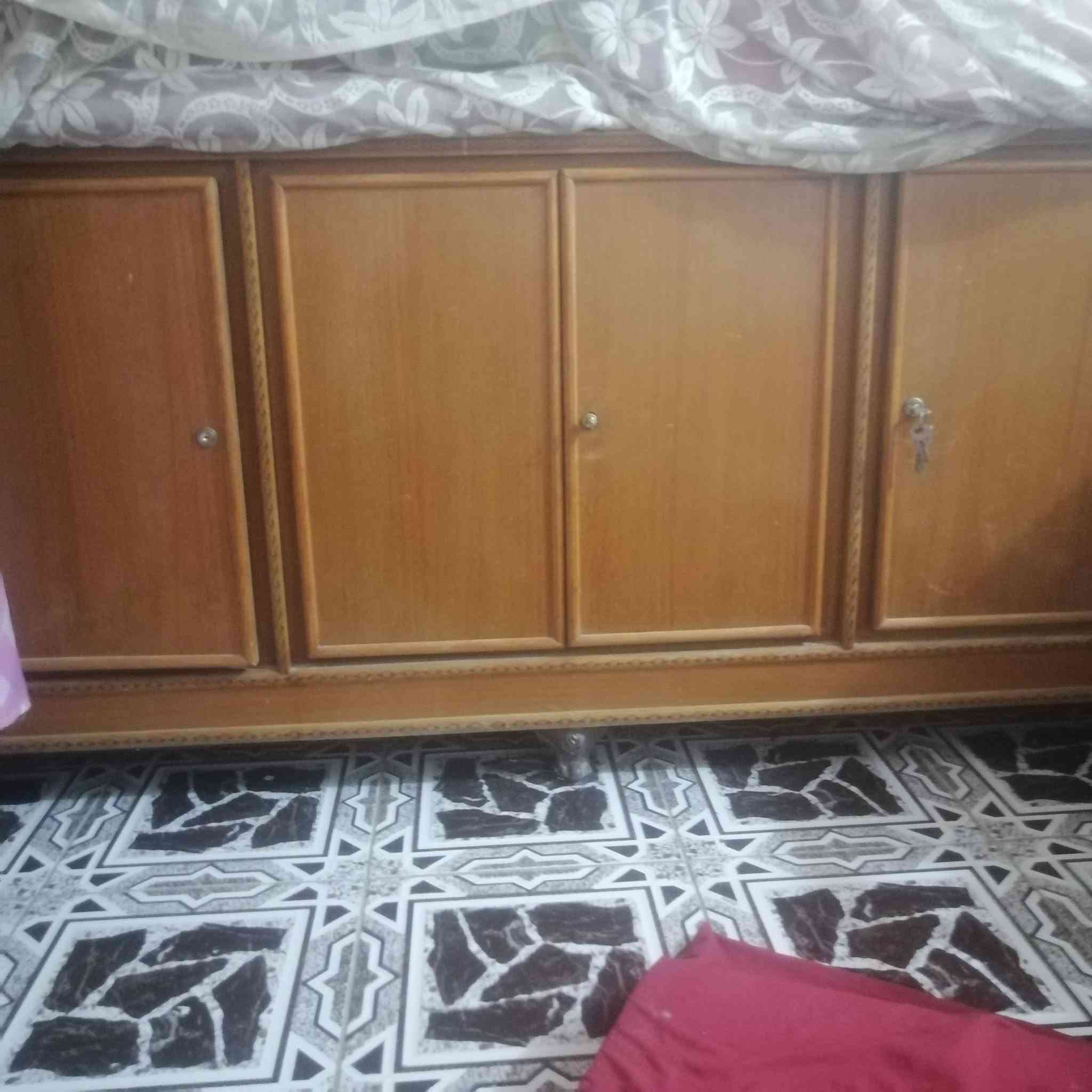 غراض للبيع جرباية وميز مراية  وكاروك خشب وفاترينة مع تحفيات  ومبردات عدد ٢ وبوفيات عدد٢ للبيع سعر مناسب جدآ للاستفسار الاتصال على الرقم ***********
