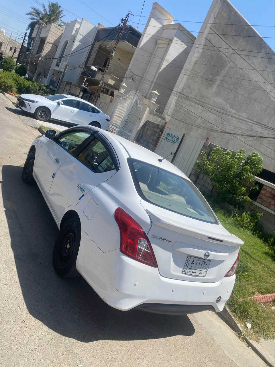 🚗 للبيع — نيسان سني 2019 (بغداد)
سيارة نظيفة على ايدي ماخذها زيرو ومستخدمة استخدام مرتب، جاهزة للاستخدام اليومي بدون أي صرف 👌
🔹 المواصفات:
 ● حساسات خلفية
 ● تحكم بالستيرن
 ● نظام ABS
🔹 الحالة:
 ● سنوية جديدة باسمي (تحويل فوري ثاني يوم)
 ● محرك + كير + كهربائيات بحالة ممتازة (مكفولة)
 ● تبريد ثلج ❄️
 ● دهن منتظم بزيت كاسترول + بنزين محسن فقط
 ● ممشى 153 ألف (استعمال نظيف)
💰 السعر: 9700 دولار (قابل للتفاوض للجادين)
📍 الموقع: حي العدل
📞 للتواصل:  واتساب فقط *********** بغداد, العراق
