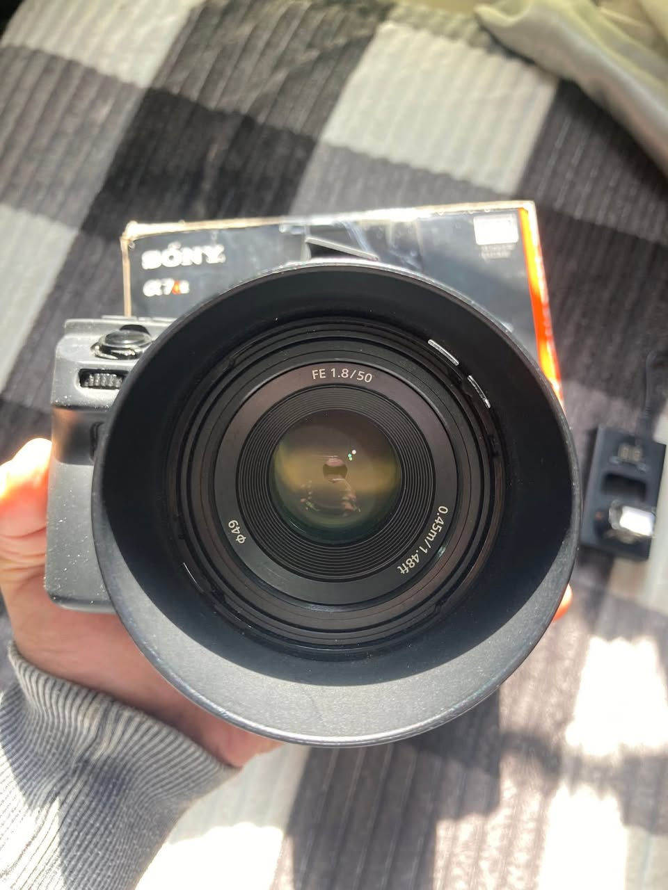 سوني a7 فئة r فول فريم الجيل الثاني R2
نسبة نظافة مثل ما واضحة بالصور 100% 

مع عدسة سوني 50mm فتحة 1,8

الكاميرا متوفره مع جميع ملحقاتهة ويجي وياهة درع جيلاتين 

وشاحن وبطارية ورام وكيبل شحن وحزام حمل


**إذا كنت صاحب هذا الإعلان وتريد حذفه لأي سبب، رجاءا أرسل رسالة إلى الدعم الفني**